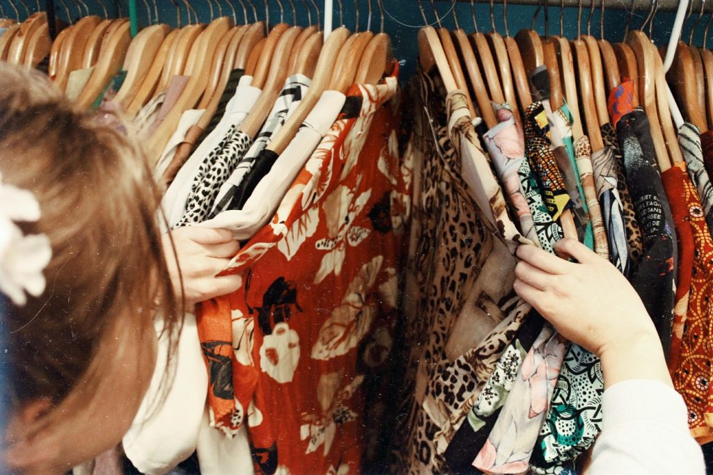 Pakaian batik thrift